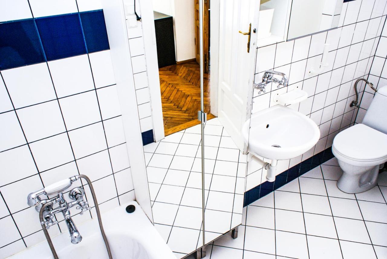 קרקוב Large And Cozy Apartment 60 M2, Cracow Old Town מראה חיצוני תמונה